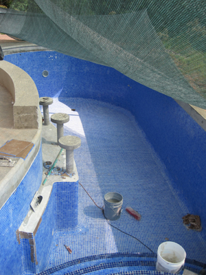 building a custom swimming pool